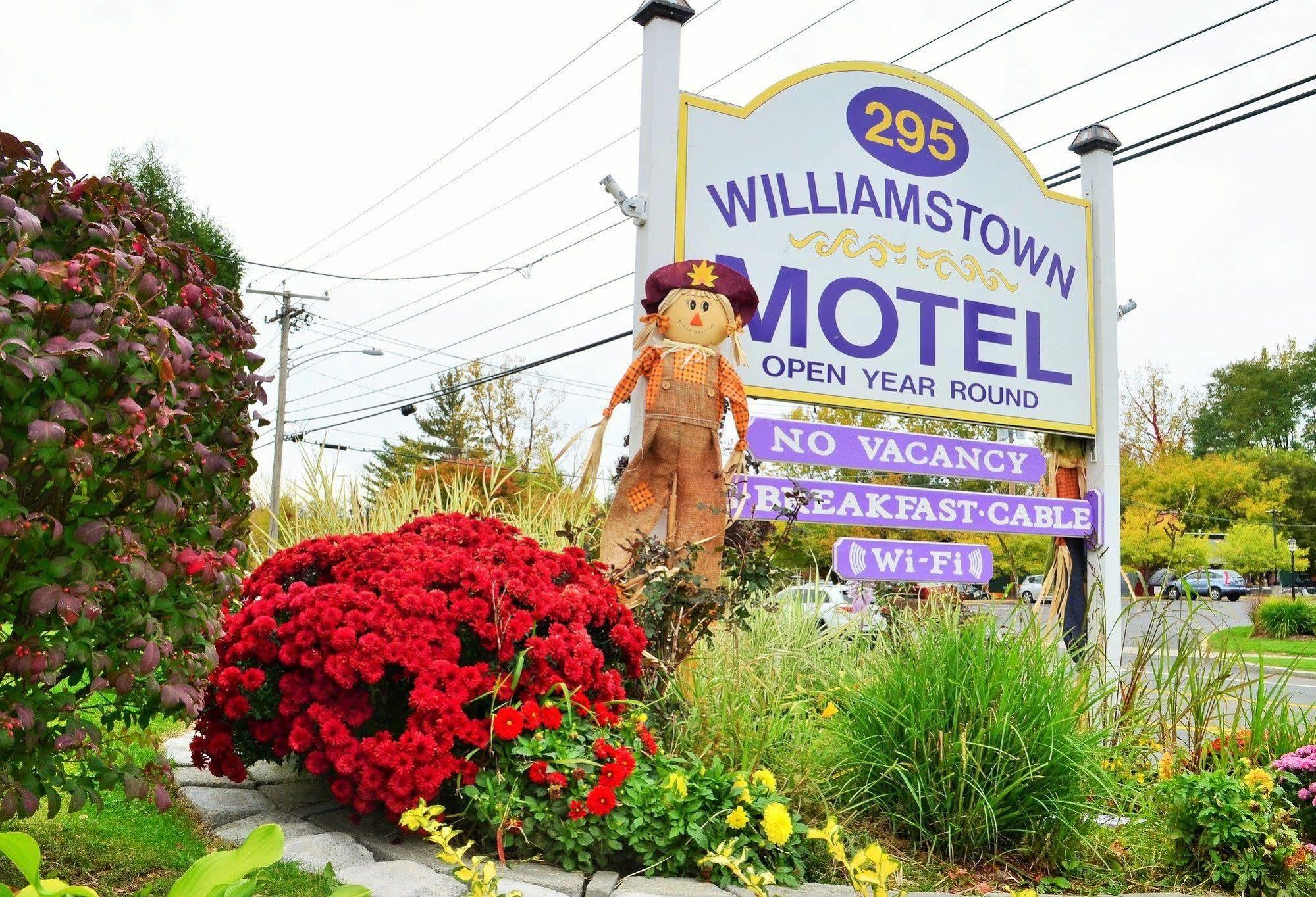 Williamstown Motel Exterior photo