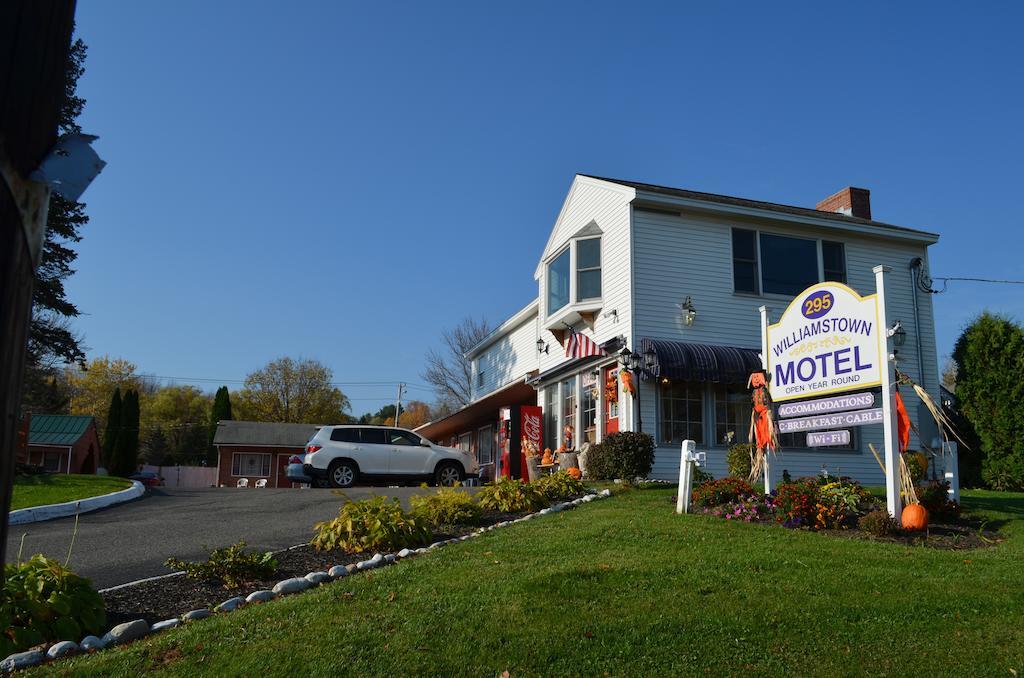 Williamstown Motel Exterior photo